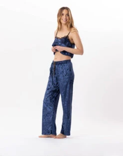 Pantalon En Panne De Velours PLATINE 880 Bleu 17 Pantalon En Panne De Velours PLATINE 880 Bleu -Pyjama Chic Femme Magasin pantalon en panne de velours platine 880 bleu 7