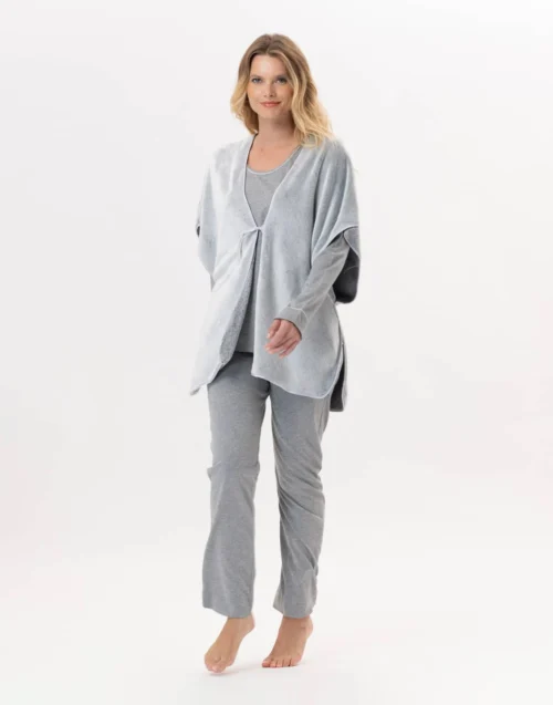 Poncho En Peluche Flanelle ESSENTIEL H56RL Gris -Pyjama Chic Femme Magasin poncho en peluche flanelle essentiel h56rl gris 2