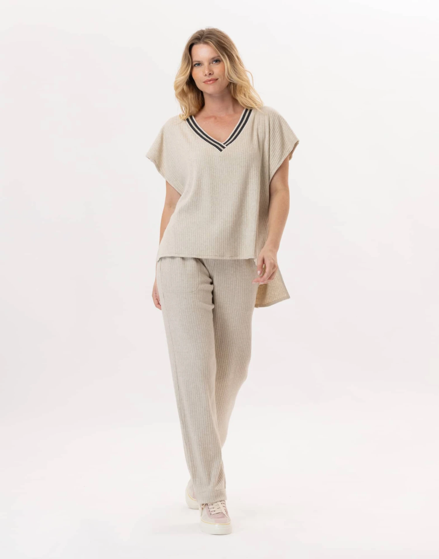 Poncho Pull En Maille Tricot ESMEE 831 Beige 3 Poncho Pull En Maille Tricot ESMEE 831 Beige – Image 3