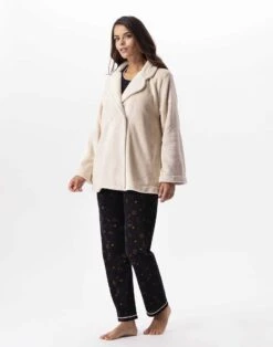 Veste En Peluche Flanelle ESSENTIEL H77A Coquille 11 Veste En Peluche Flanelle ESSENTIEL H77A Coquille -Pyjama Chic Femme Magasin veste en peluche flanelle essentiel h77a coquille 4