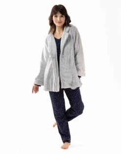 Veste En Peluche Flanelle ESSENTIEL H77A Gris 8 Veste En Peluche Flanelle ESSENTIEL H77A Gris -Pyjama Chic Femme Magasin veste en peluche flanelle essentiel h77a gris 2